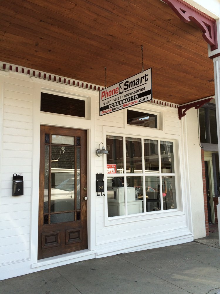 Storefront of PhoneSmart in downtown Sonora, CA